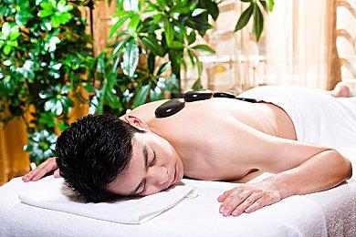 小岛秀夫连发推特 展示与忽那汐里合影画面